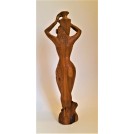 Statueta din lemn Femeia cu ulciorul