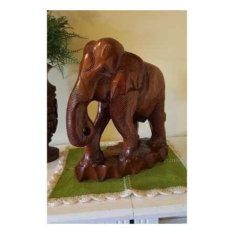 Elefant din lemn, sculptura deosebita